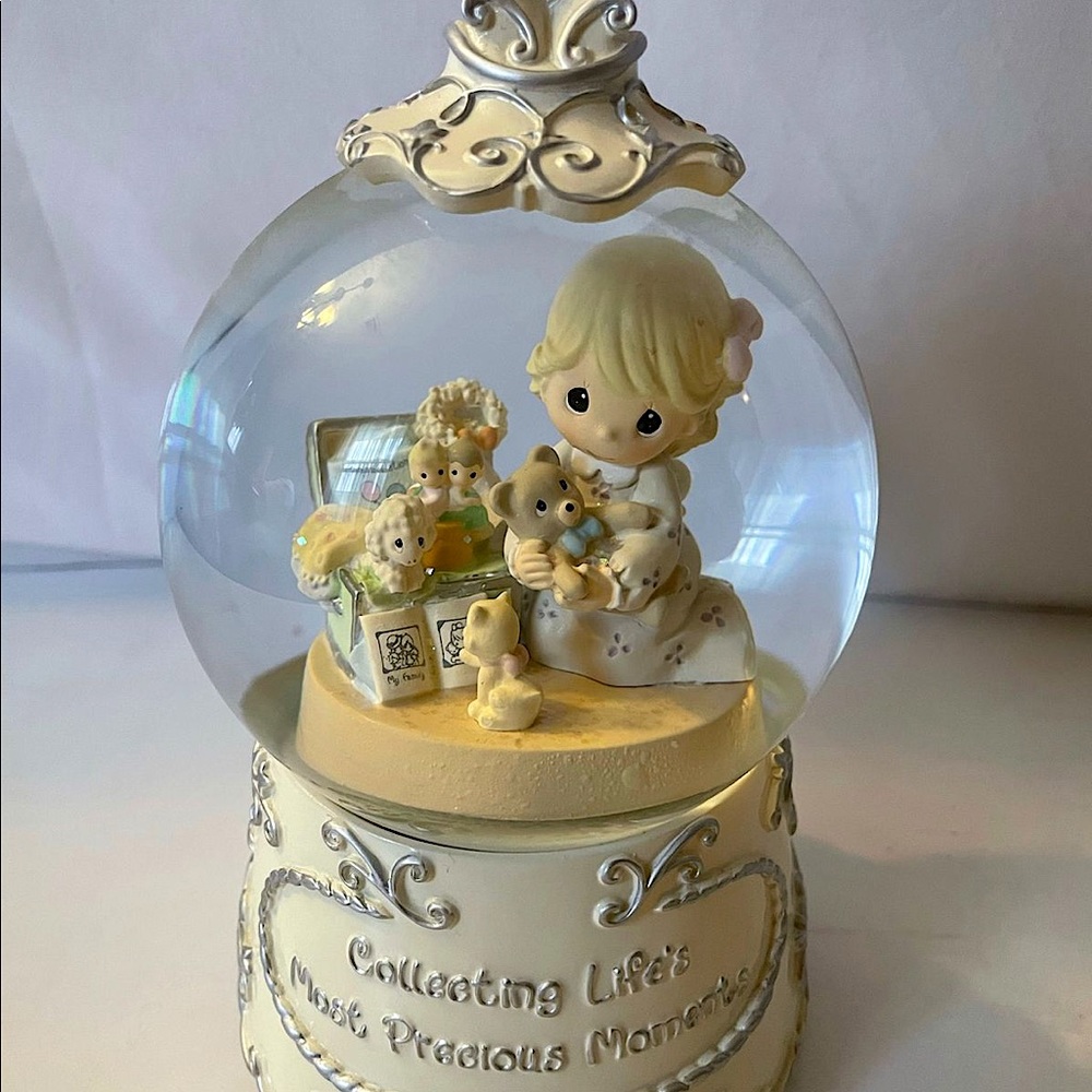 Precious Moments Musical Waterball Snow Globe